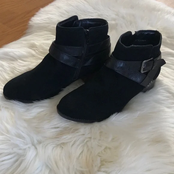 White Mountain Booties NWOB HP! 🥳 - Picture 3 of 7